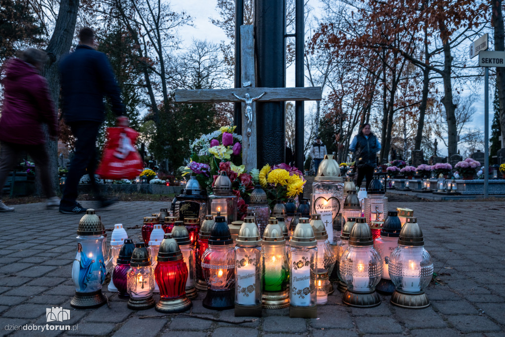 1 listopada na cmentarzu przy Poznańskiej