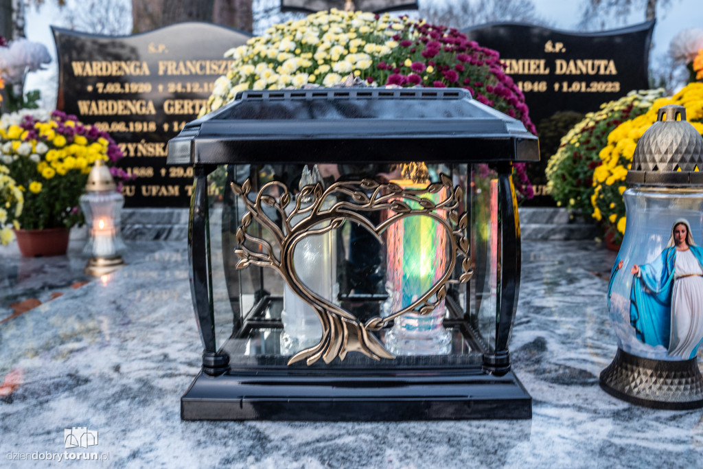 1 listopada na cmentarzu przy Poznańskiej