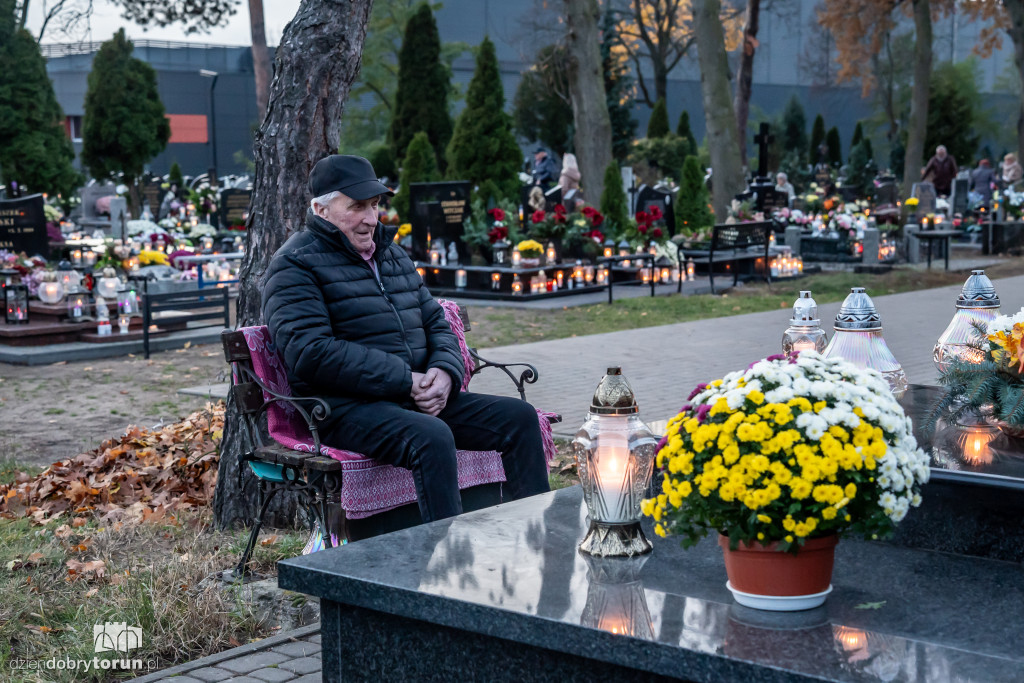 1 listopada na cmentarzu przy Poznańskiej