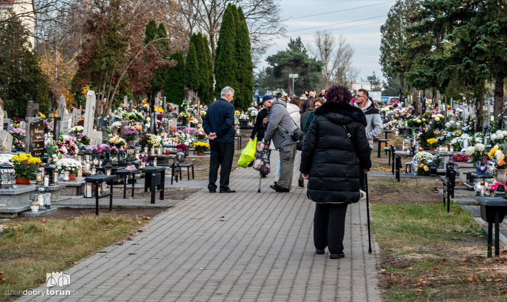 1 listopada na cmentarzu przy Poznańskiej