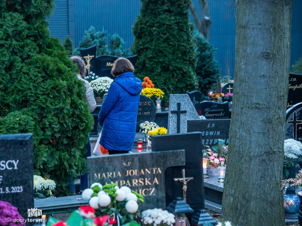 1 listopada na cmentarzu przy Poznańskiej