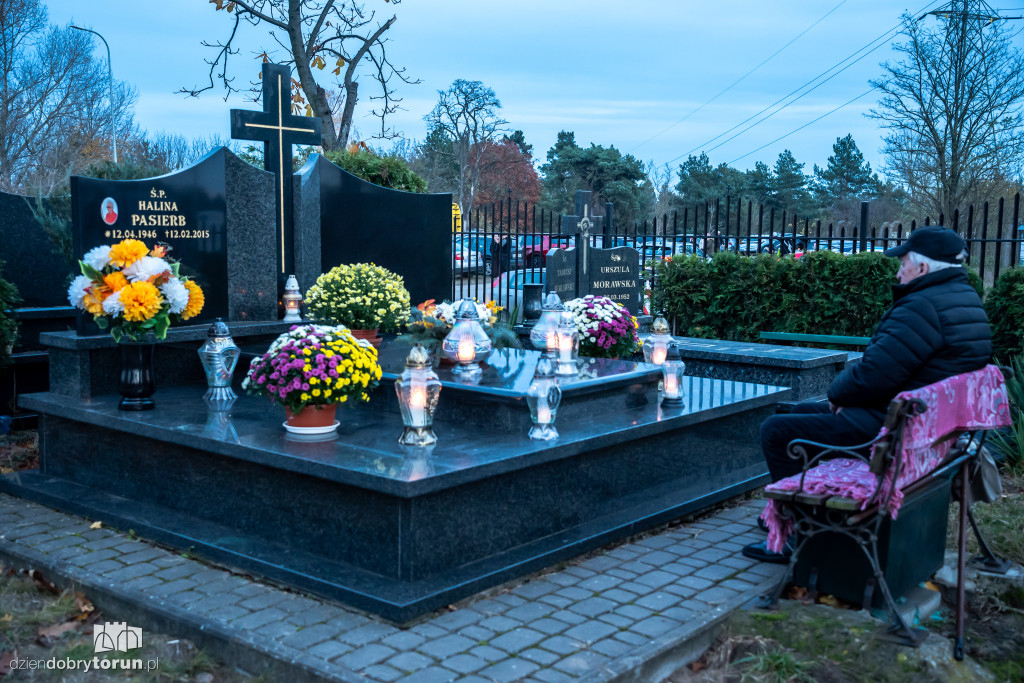 1 listopada na cmentarzu przy Poznańskiej