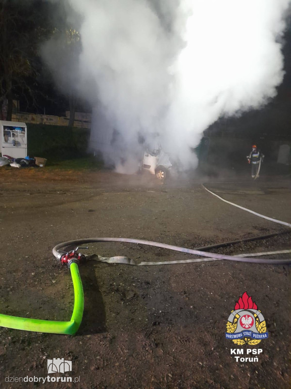 Pożar dostawczaka w Złotorii pod Toruniem