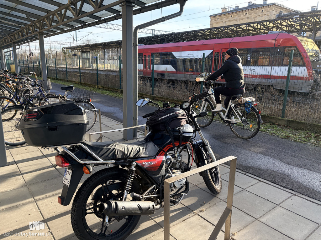 Dworzec zaparkowany jak pole bitwy