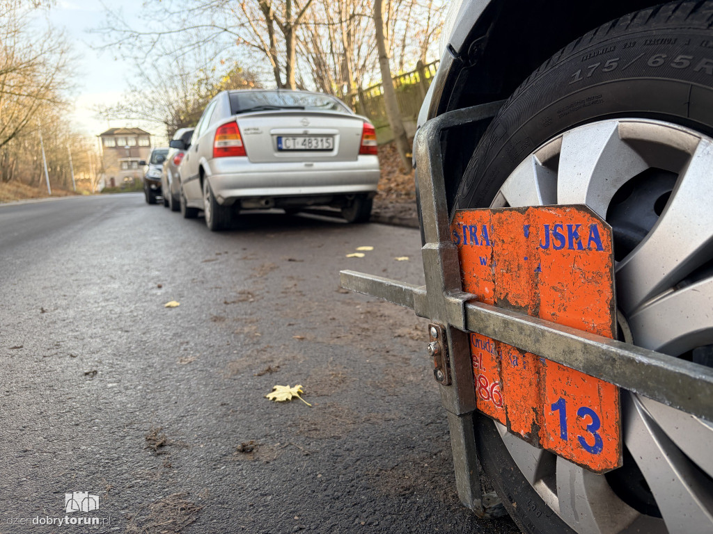 Dworzec zaparkowany jak pole bitwy