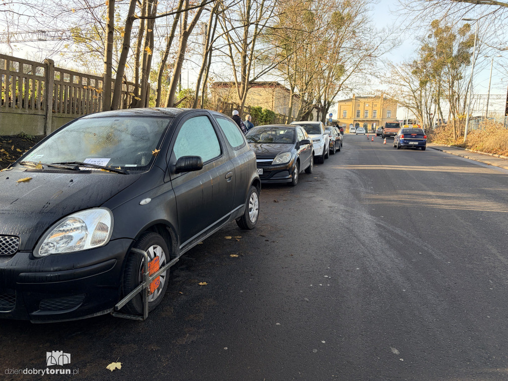 Dworzec zaparkowany jak pole bitwy