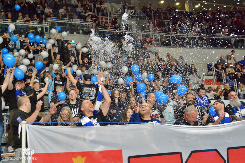 Kibice na Derbach Województwa