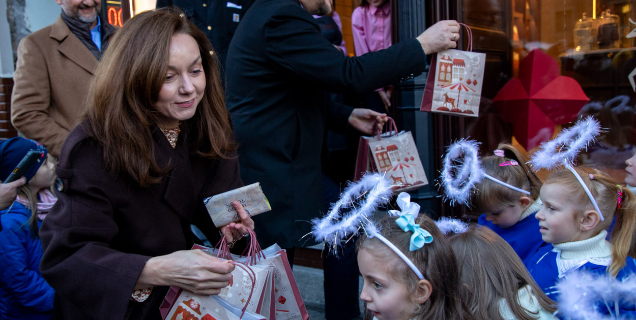 Odsłonięcie anioła na Rynku Staromiejskim