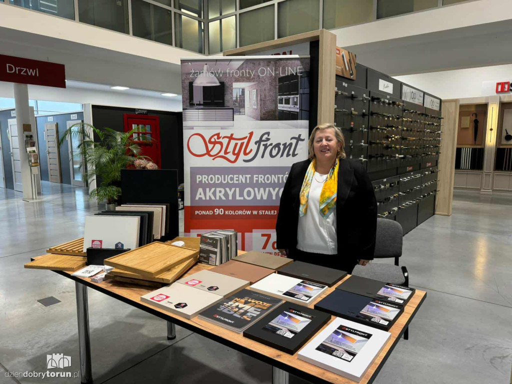 Drzwi otwarte w salonie Abler