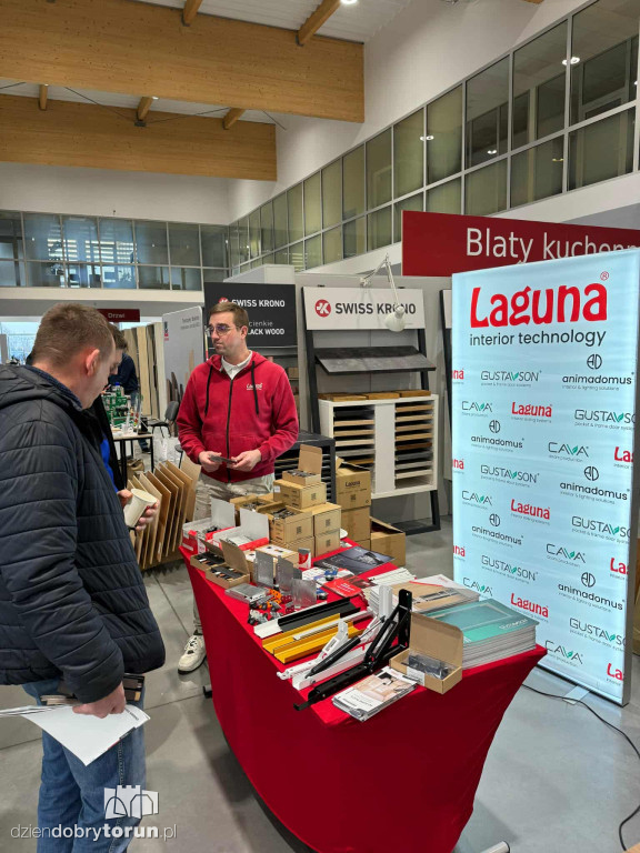 Drzwi otwarte w salonie Abler