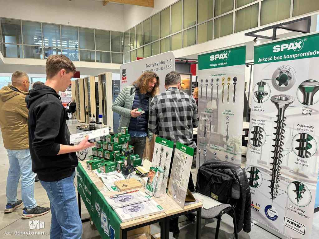 Drzwi otwarte w salonie Abler