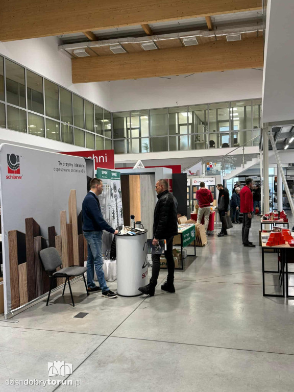 Drzwi otwarte w salonie Abler