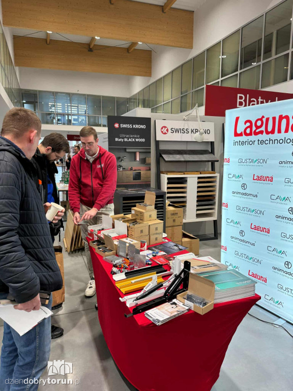 Drzwi otwarte w salonie Abler