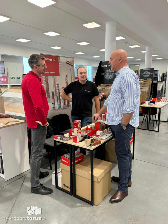 Drzwi otwarte w salonie Abler