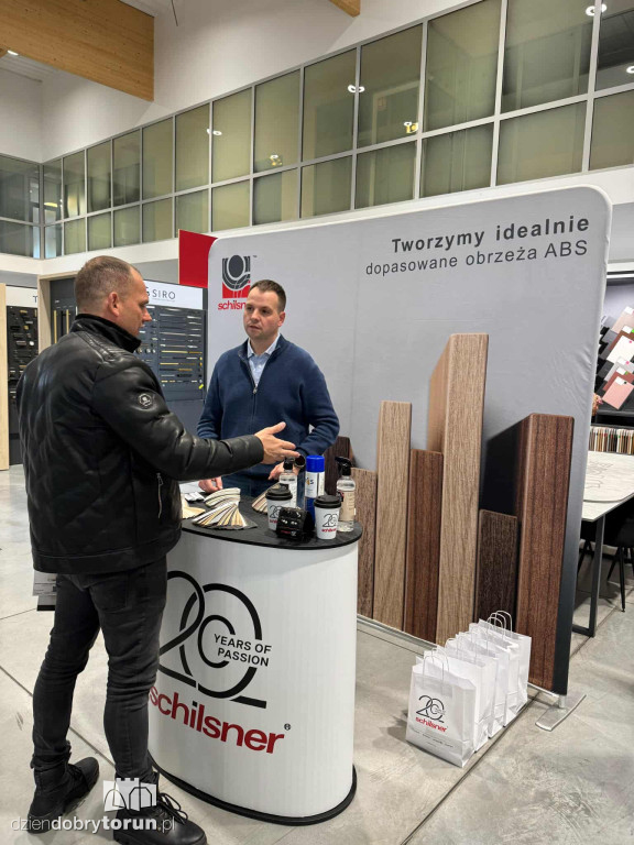 Drzwi otwarte w salonie Abler