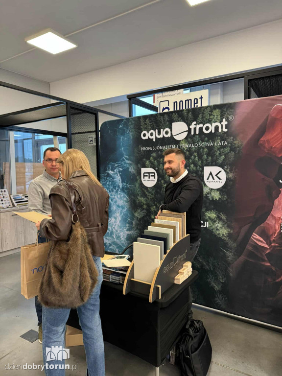 Drzwi otwarte w salonie Abler