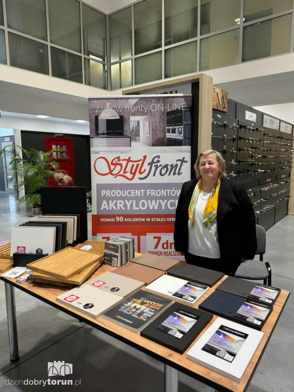 Drzwi otwarte w salonie Abler