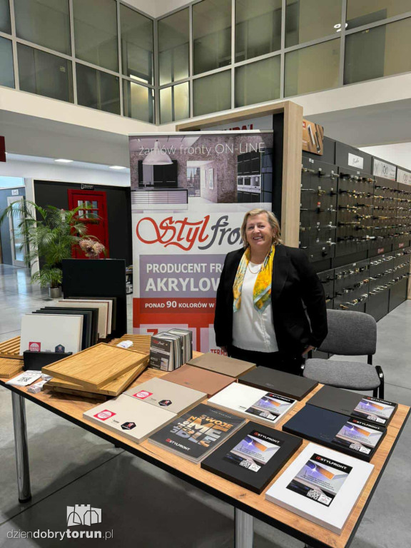 Drzwi otwarte w salonie Abler