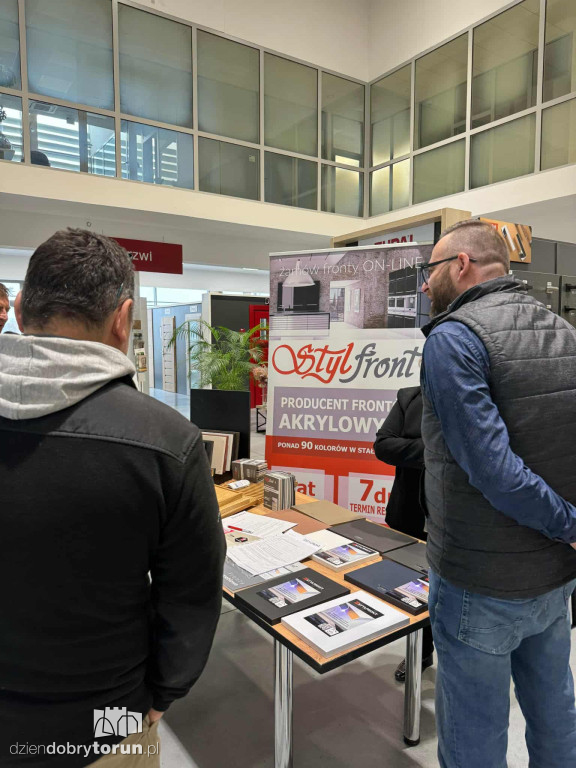 Drzwi otwarte w salonie Abler