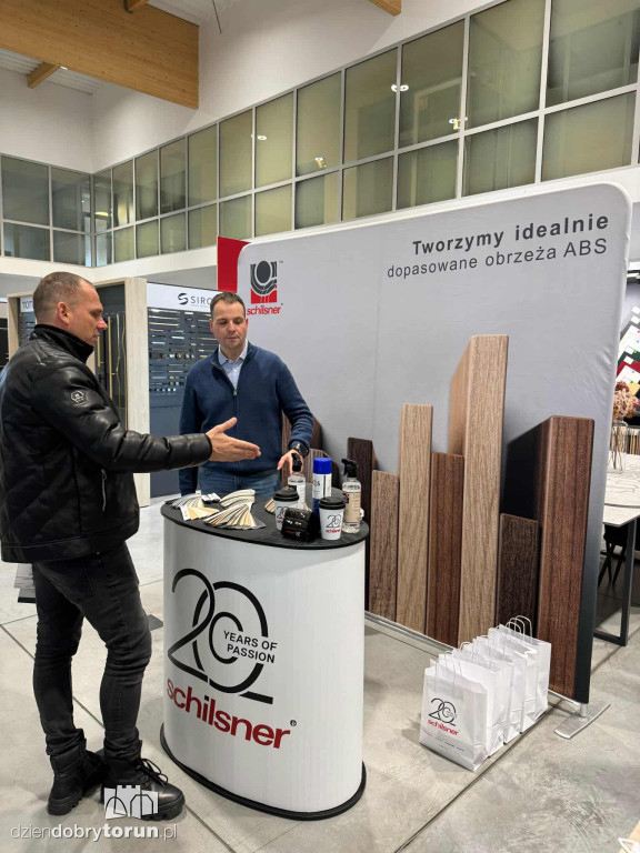 Drzwi otwarte w salonie Abler