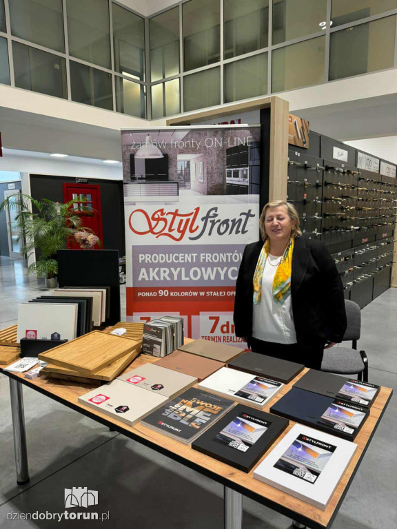 Drzwi otwarte w salonie Abler