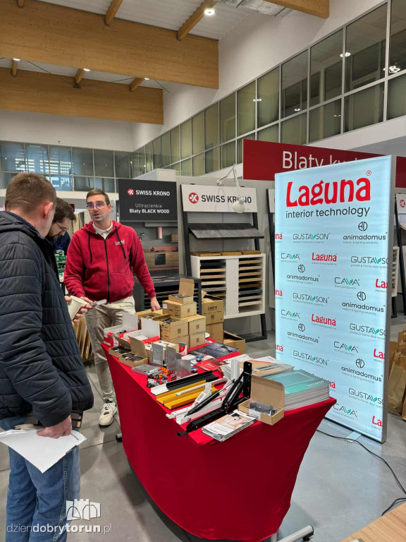 Drzwi otwarte w salonie Abler