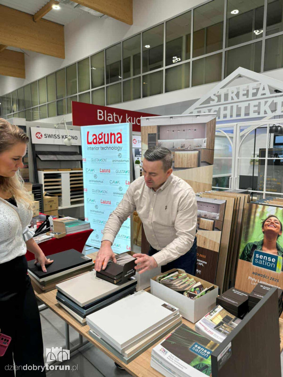 Drzwi otwarte w salonie Abler