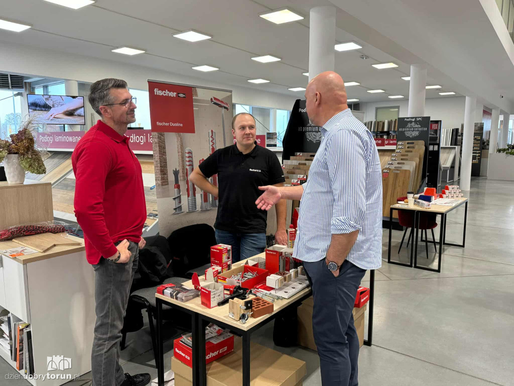 Drzwi otwarte w salonie Abler