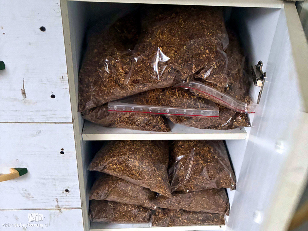 Cios w tytoniowy półświatek