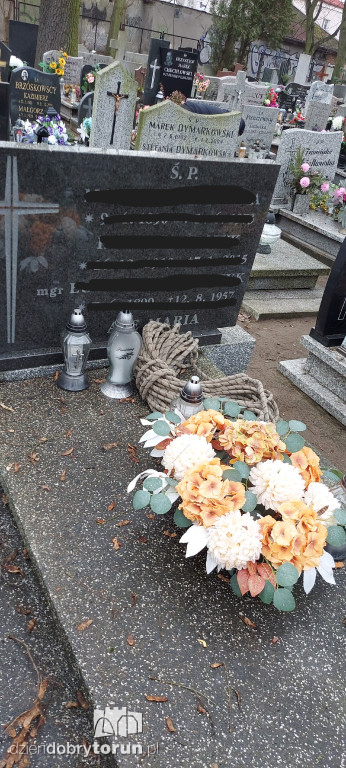 Zniszczenia po pracach na cmentarzu