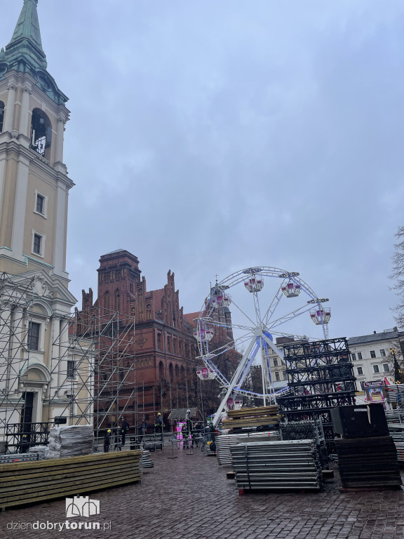 Na starówce powstaje scena sylwestrowa