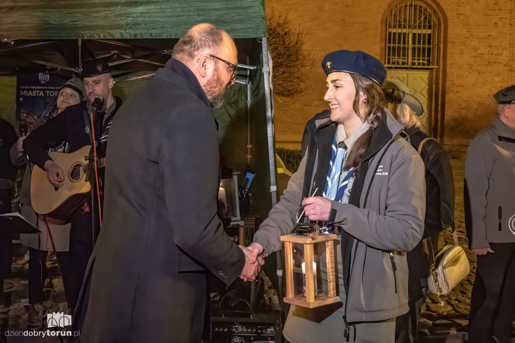 Przekazanie Światła Betlejemskiego w Toruniu