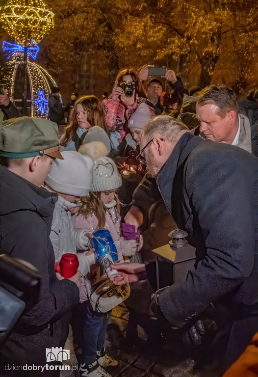 Przekazanie Światła Betlejemskiego w Toruniu