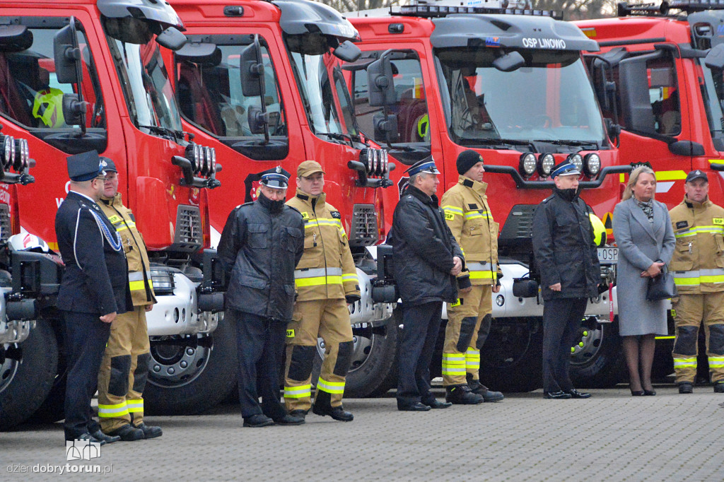 Strażacy ochotnicy odebrali nowe pojazdy