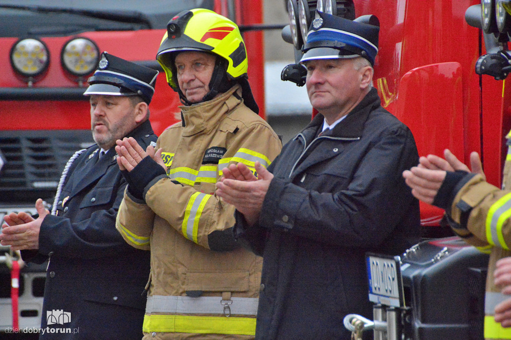Strażacy ochotnicy odebrali nowe pojazdy