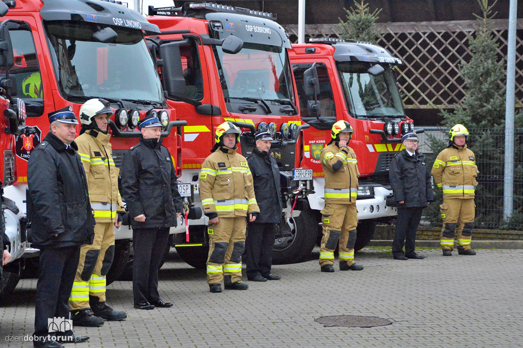 Strażacy ochotnicy odebrali nowe pojazdy