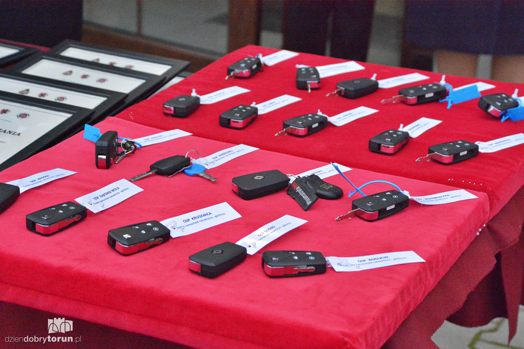 Strażacy ochotnicy odebrali nowe pojazdy