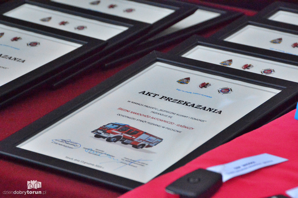 Strażacy ochotnicy odebrali nowe pojazdy