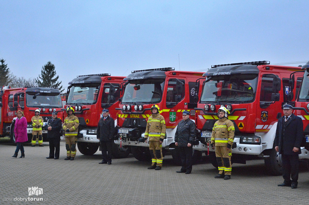 Strażacy ochotnicy odebrali nowe pojazdy