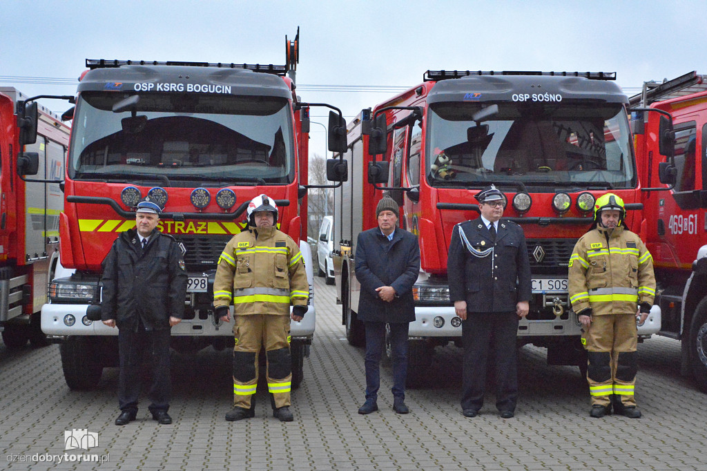 Strażacy ochotnicy odebrali nowe pojazdy