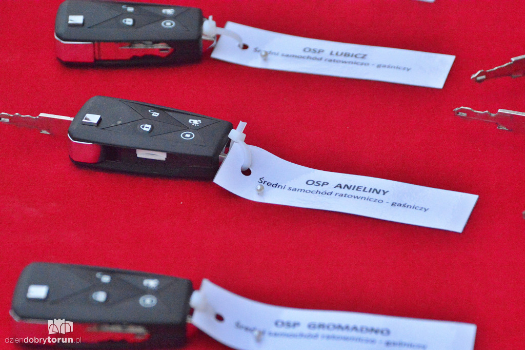 Strażacy ochotnicy odebrali nowe pojazdy