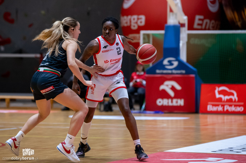 Energa Toruń 69 : 83 MG Zagłębie Sosnowiec