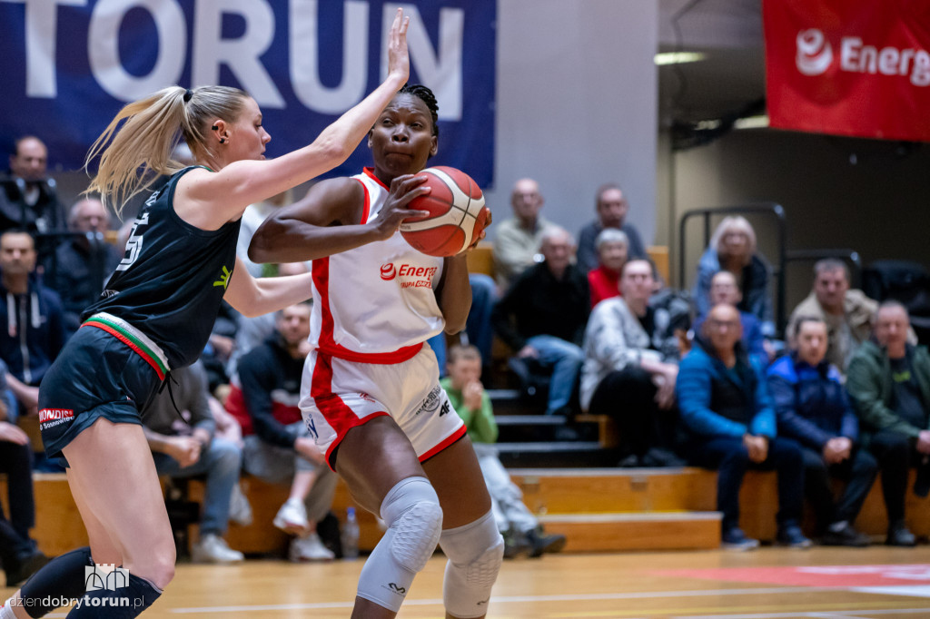 Energa Toruń 69 : 83 MG Zagłębie Sosnowiec