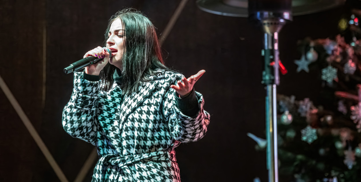 Koncert Sary Pach na Jarmarku Bożonarodzeniowym