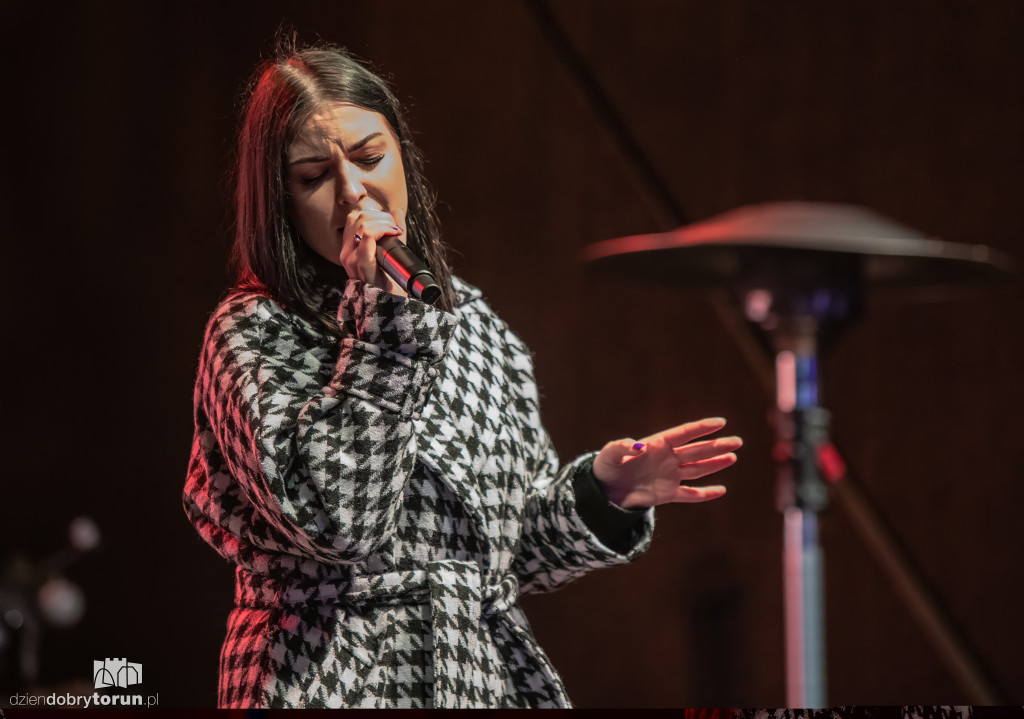 Koncert Sary Pach na Jarmarku Bożonarodzeniowym