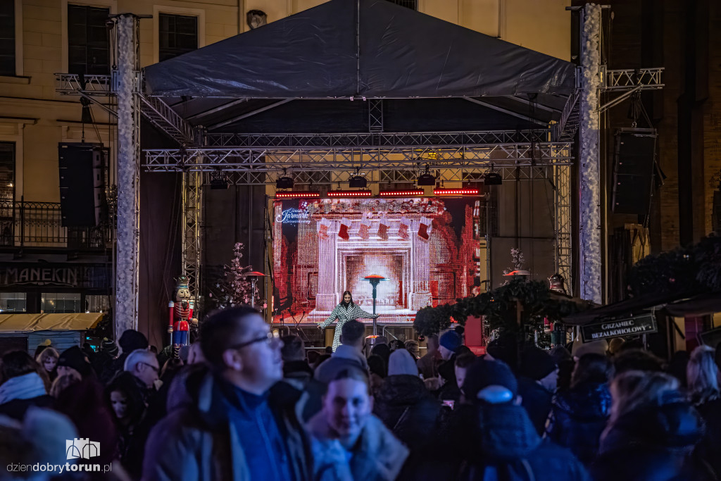 Koncert Sary Pach na Jarmarku Bożonarodzeniowym