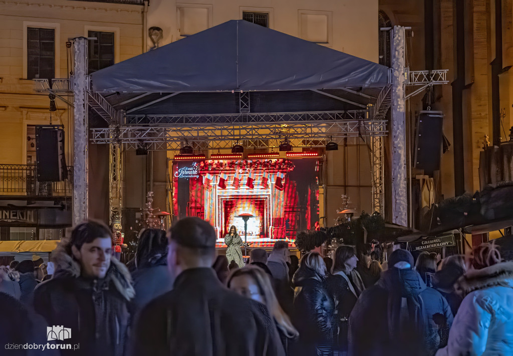 Koncert Sary Pach na Jarmarku Bożonarodzeniowym