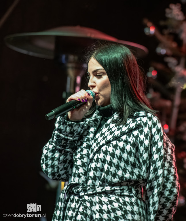 Koncert Sary Pach na Jarmarku Bożonarodzeniowym