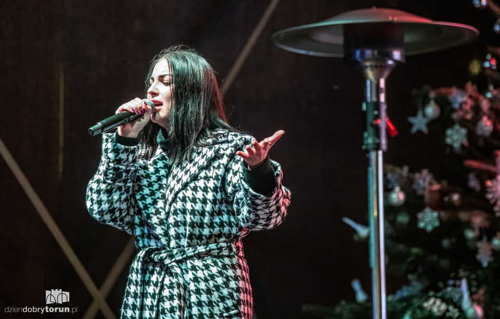 Koncert Sary Pach na Jarmarku Bożonarodzeniowym