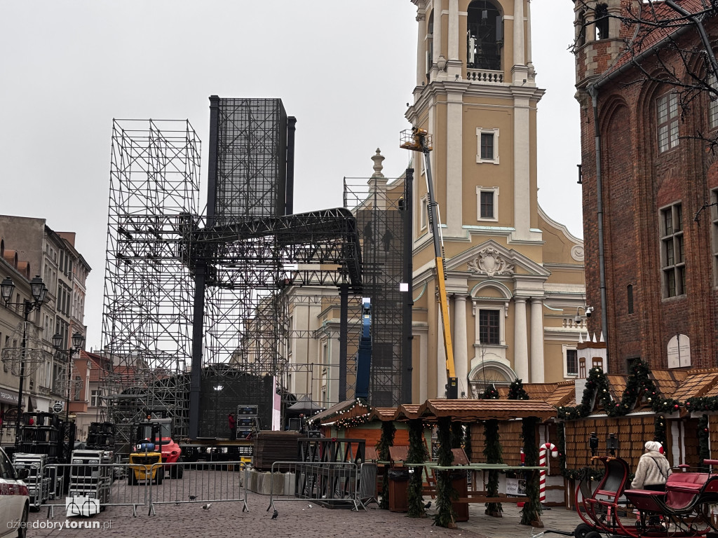 Sylwestrowa scena już prawie gotowa!